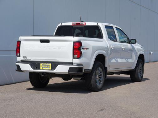 Summit White 2026 Chevrolet Colorado LT