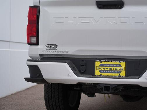 Summit White 2026 Chevrolet Colorado LT