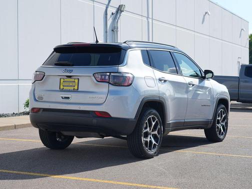 Silver Zynith Metallic Clearcoat 2025 Jeep Compass Limited