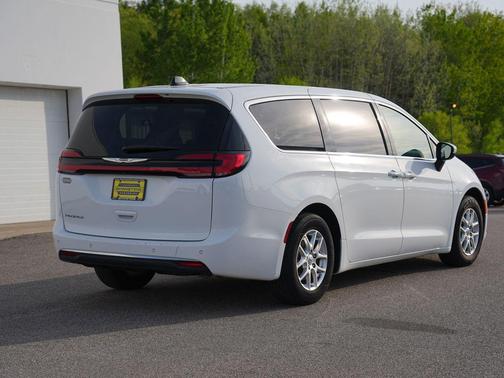 Bright White Clearcoat 2023 Chrysler Pacifica Touring L