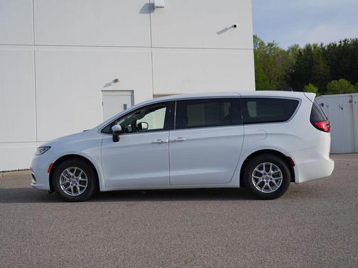 Bright White Clearcoat 2023 Chrysler Pacifica Touring L