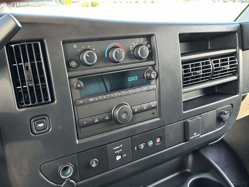 2025 Chevrolet Express 2500 RWD 2500 Regular Wheelbase WT