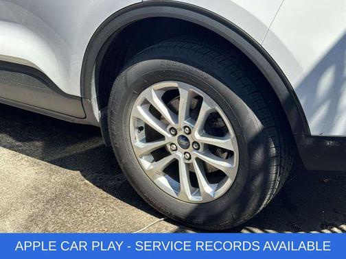 Oxford White 2022 Ford Escape SE