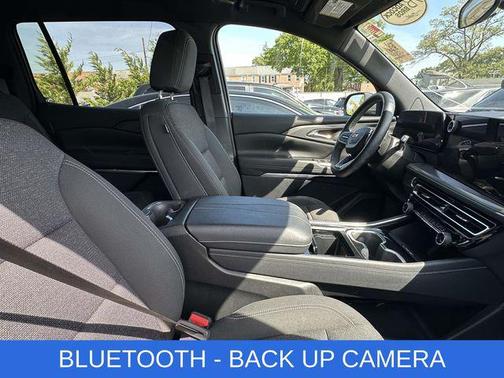 Mosaic Black Metallic 2024 Chevrolet Traverse LT