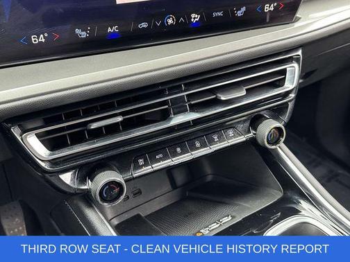 Mosaic Black Metallic 2024 Chevrolet Traverse LT