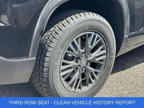 Mosaic Black Metallic 2024 Chevrolet Traverse LT