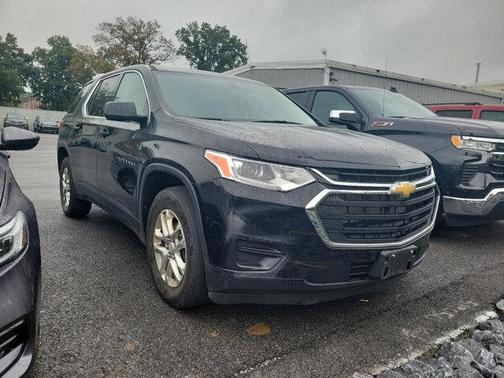 Mosaic Black Metallic 2020 Chevrolet Traverse LS