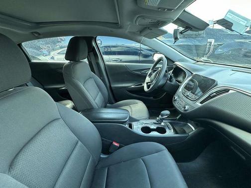 2022 Chevrolet Malibu FWD LT