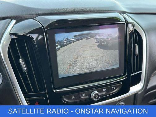 Silver Ice Metallic 2018 Chevrolet Traverse LT Cloth