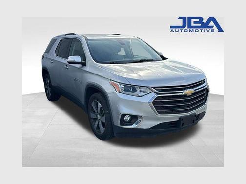 Silver Ice Metallic 2018 Chevrolet Traverse LT Leather