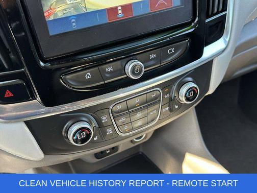 Silver Ice Metallic 2018 Chevrolet Traverse LT Leather
