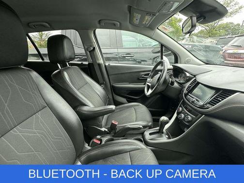 Silver Ice Metallic 2020 Chevrolet Trax LT