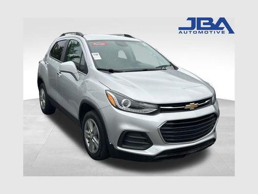Silver Ice Metallic 2020 Chevrolet Trax LT