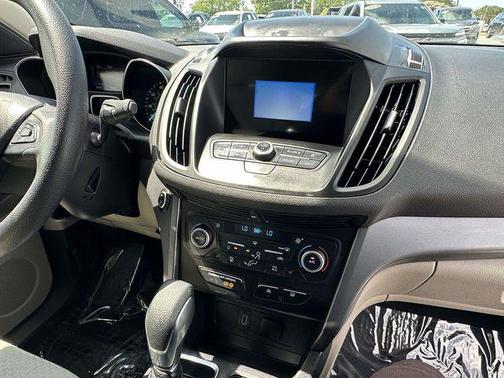 Oxford White 2019 Ford Escape SE