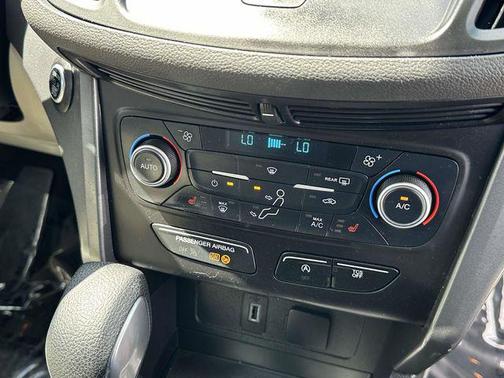 Oxford White 2019 Ford Escape SE