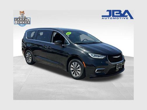 Brilliant Black Crystal Pearlcoat 2023 Chrysler Pacifica Hybrid Touring L