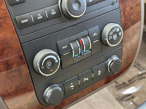 Champagne Silver Metallic 2014 Chevrolet Suburban 1500 LS