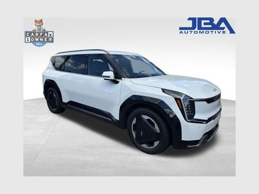 Snow White Pearl 2024 Kia EV9 Land