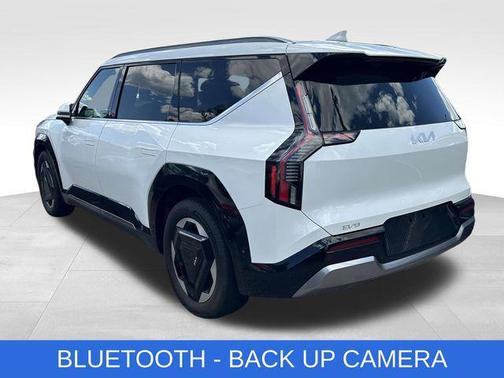 Snow White Pearl 2024 Kia EV9 Land