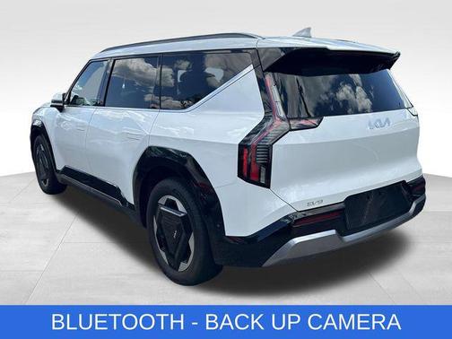 Snow White Pearl 2024 Kia EV9 Land