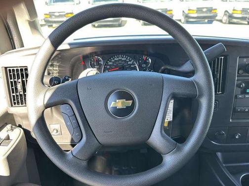 2025 Chevrolet Express 2500 RWD 2500 Regular Wheelbase WT