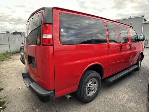 2022 Chevrolet Express 2500 LS