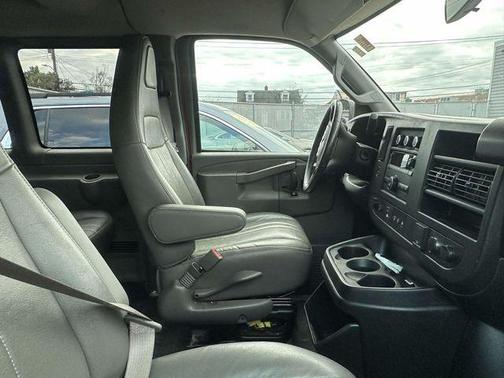 2022 Chevrolet Express 2500 LS