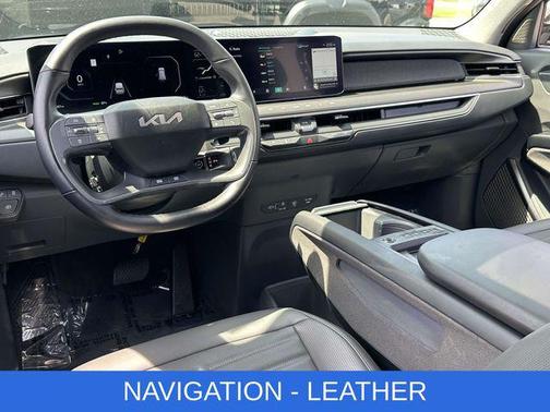 Aurora Black Pearl 2024 Kia EV9 Land