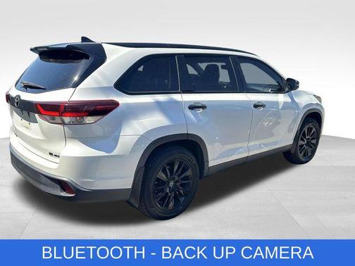 Blizzard Pearl 2019 Toyota Highlander SE