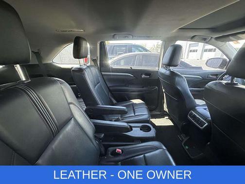 Blizzard Pearl 2019 Toyota Highlander SE