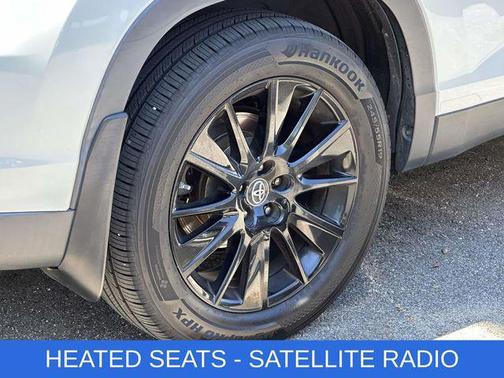 Blizzard Pearl 2019 Toyota Highlander SE