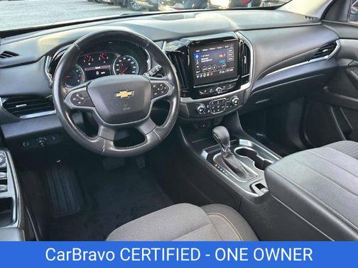 Mosaic Black Metallic 2021 Chevrolet Traverse LT Cloth