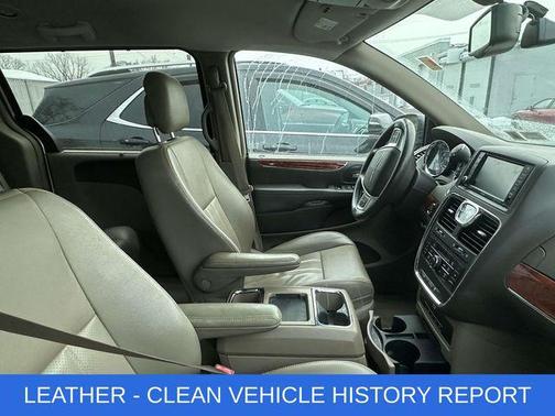 2014 Chrysler Town & Country Touring-L