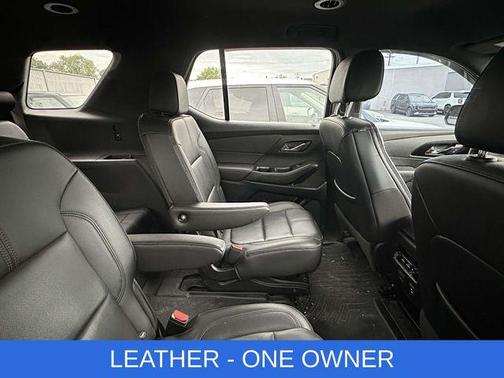 Mosaic Black Metallic 2022 Chevrolet Traverse RS