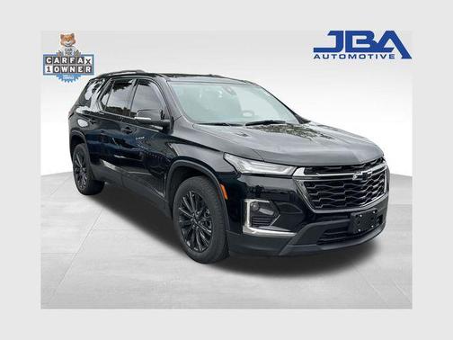 Mosaic Black Metallic 2022 Chevrolet Traverse RS