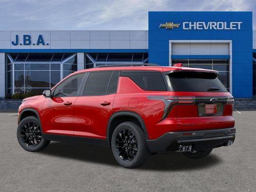 Radiant Red Tintcoat 2026 Chevrolet Traverse LT
