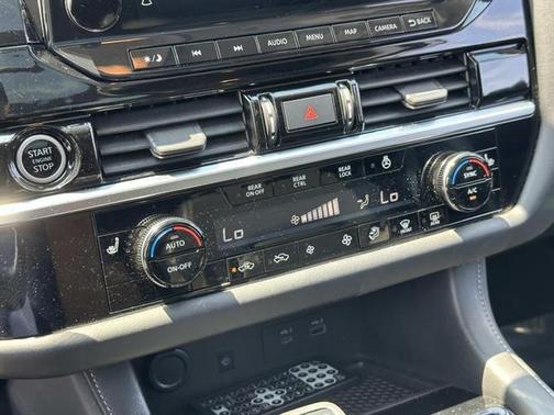 2022 Nissan Pathfinder SL 4WD