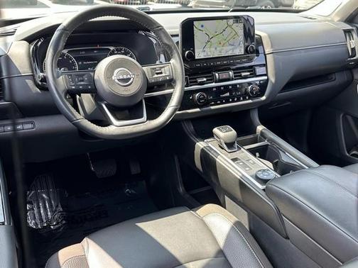 2022 Nissan Pathfinder SL 4WD