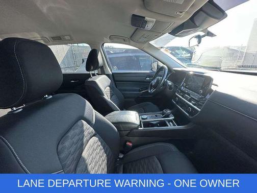 2022 Nissan Pathfinder SV