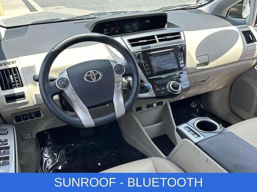 Blizzard Pearl 2016 Toyota Prius v Four