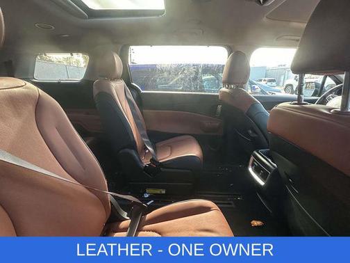 2025 Kia Carnival SX