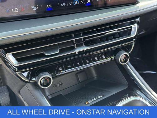 Mosaic Black Metallic 2025 Chevrolet Traverse LT