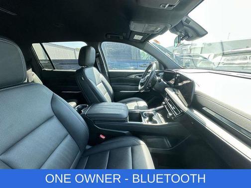 Mosaic Black Metallic 2025 Chevrolet Traverse LT