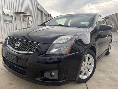 Black 2011 Nissan Sentra 2.0 SR