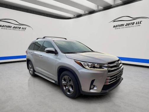 Silver 2017 Toyota Highlander Limited Platinum