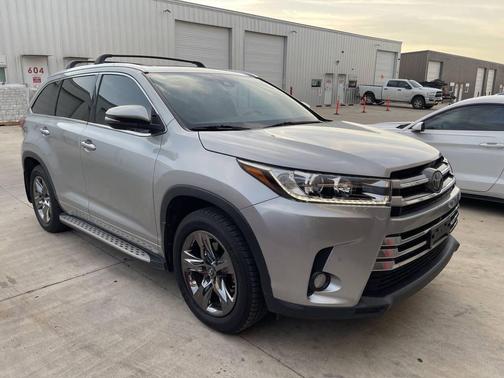 Silver 2017 Toyota Highlander Limited Platinum