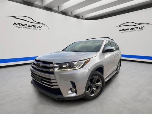 Silver 2017 Toyota Highlander Limited Platinum