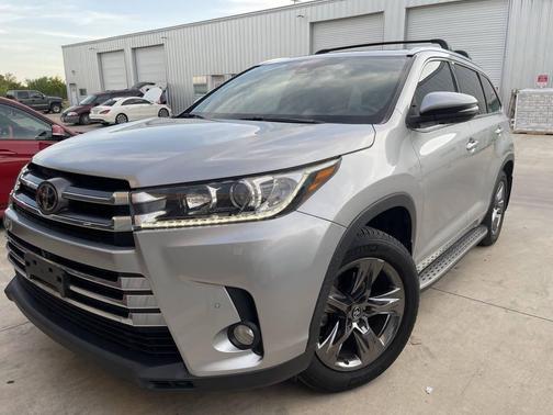 Silver 2017 Toyota Highlander Limited Platinum