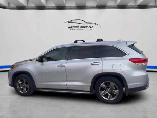 Silver 2017 Toyota Highlander Limited Platinum