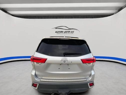 Silver 2017 Toyota Highlander Limited Platinum